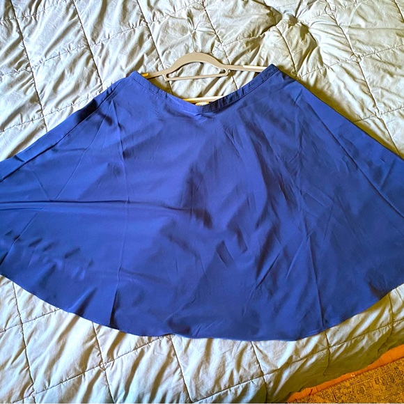 Banana Republic “silk” midi skirt, billowy and light - Picture 2 of 4